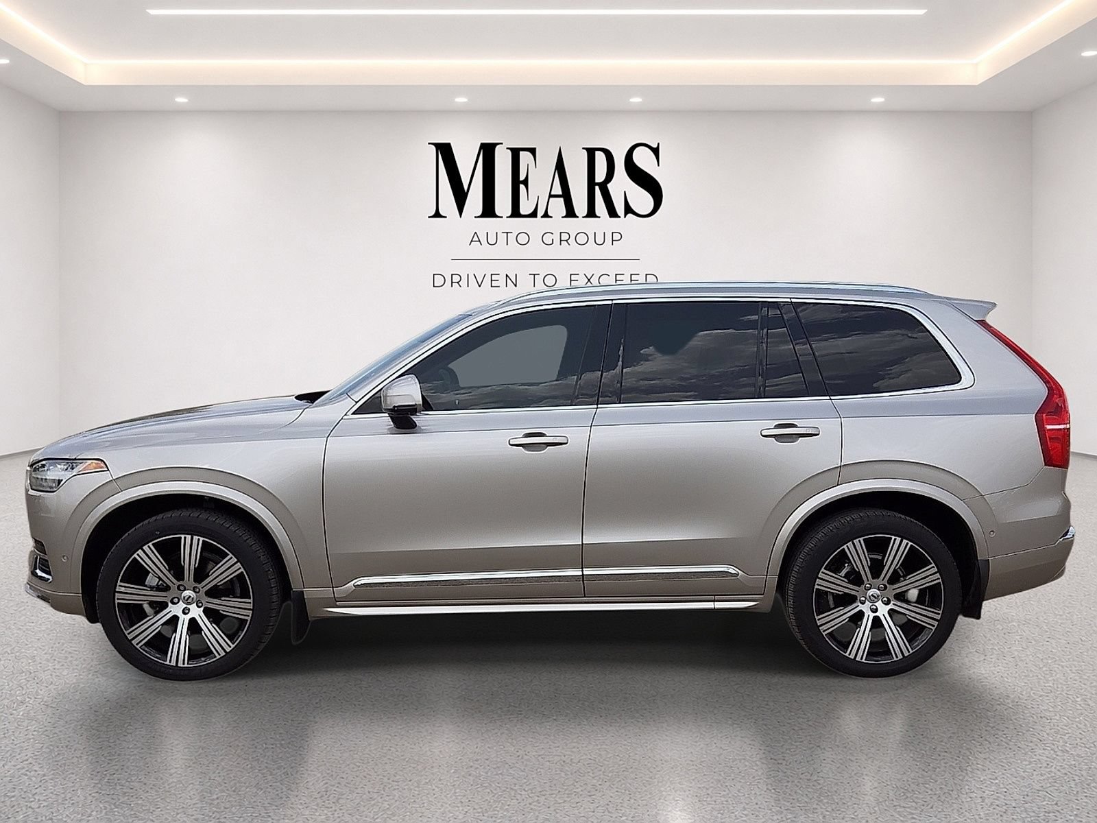 Used 2024 Volvo XC90 B6 Plus w/ Protection Package Premier AWD/4WD image 2