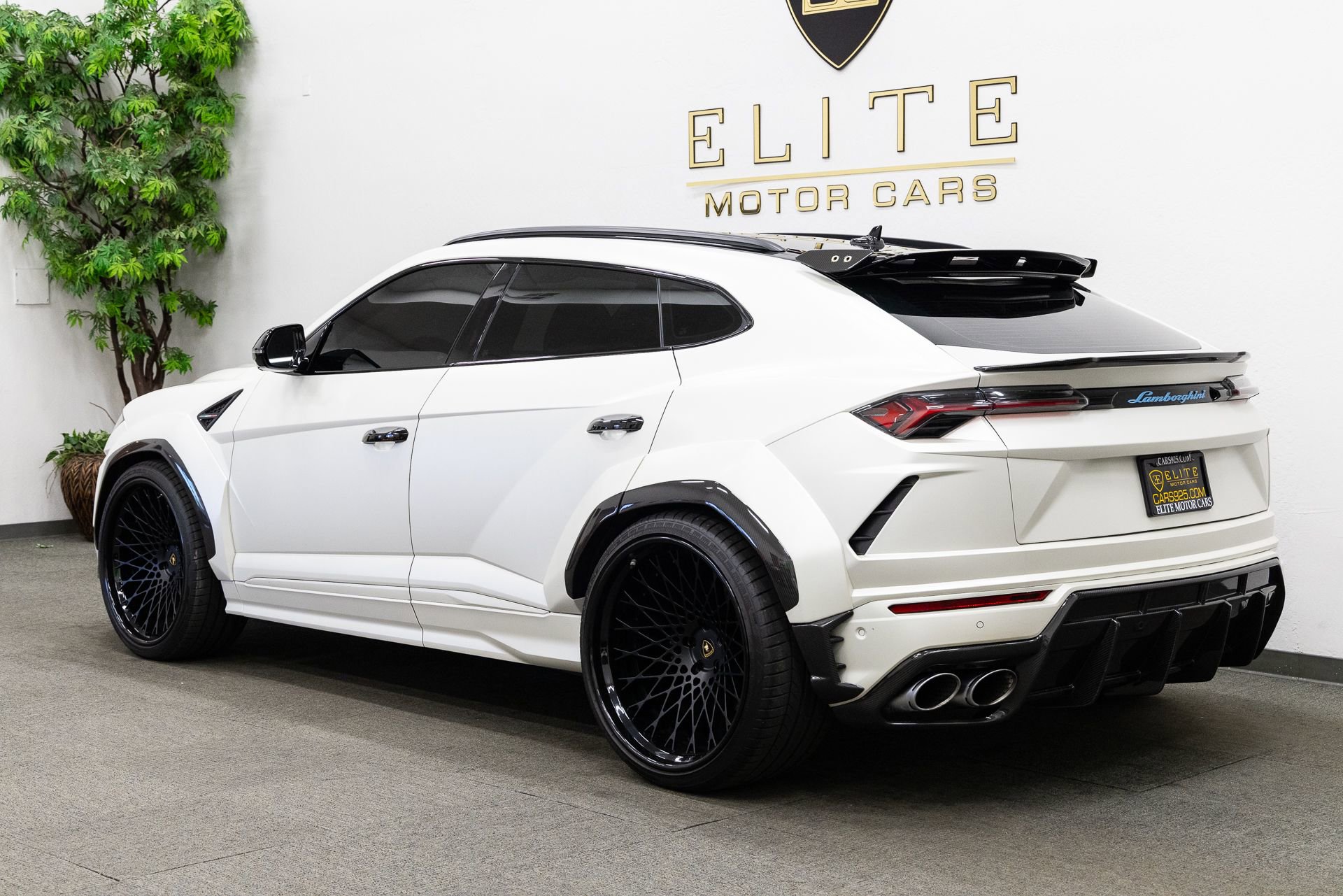 Used 2020 Lamborghini Urus AWD/4WD image 3