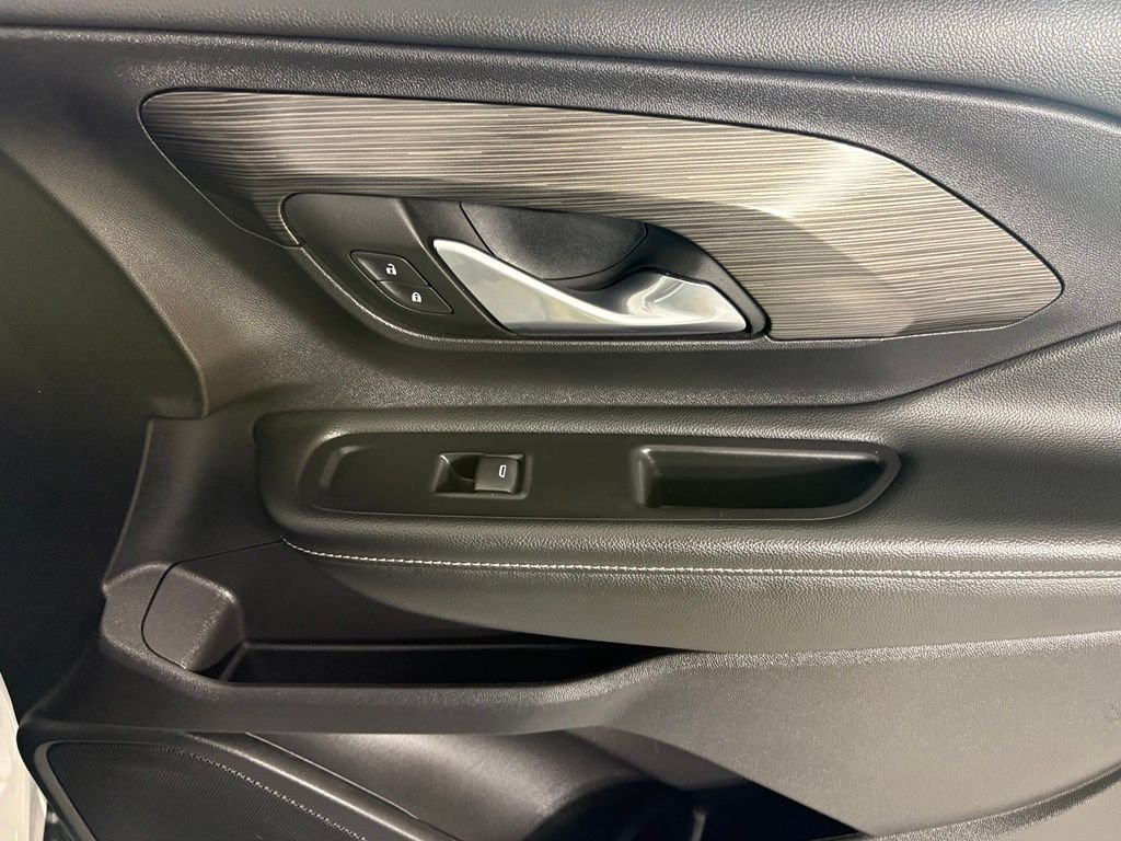 Used 2024 GMC Terrain SLT FWD image 12