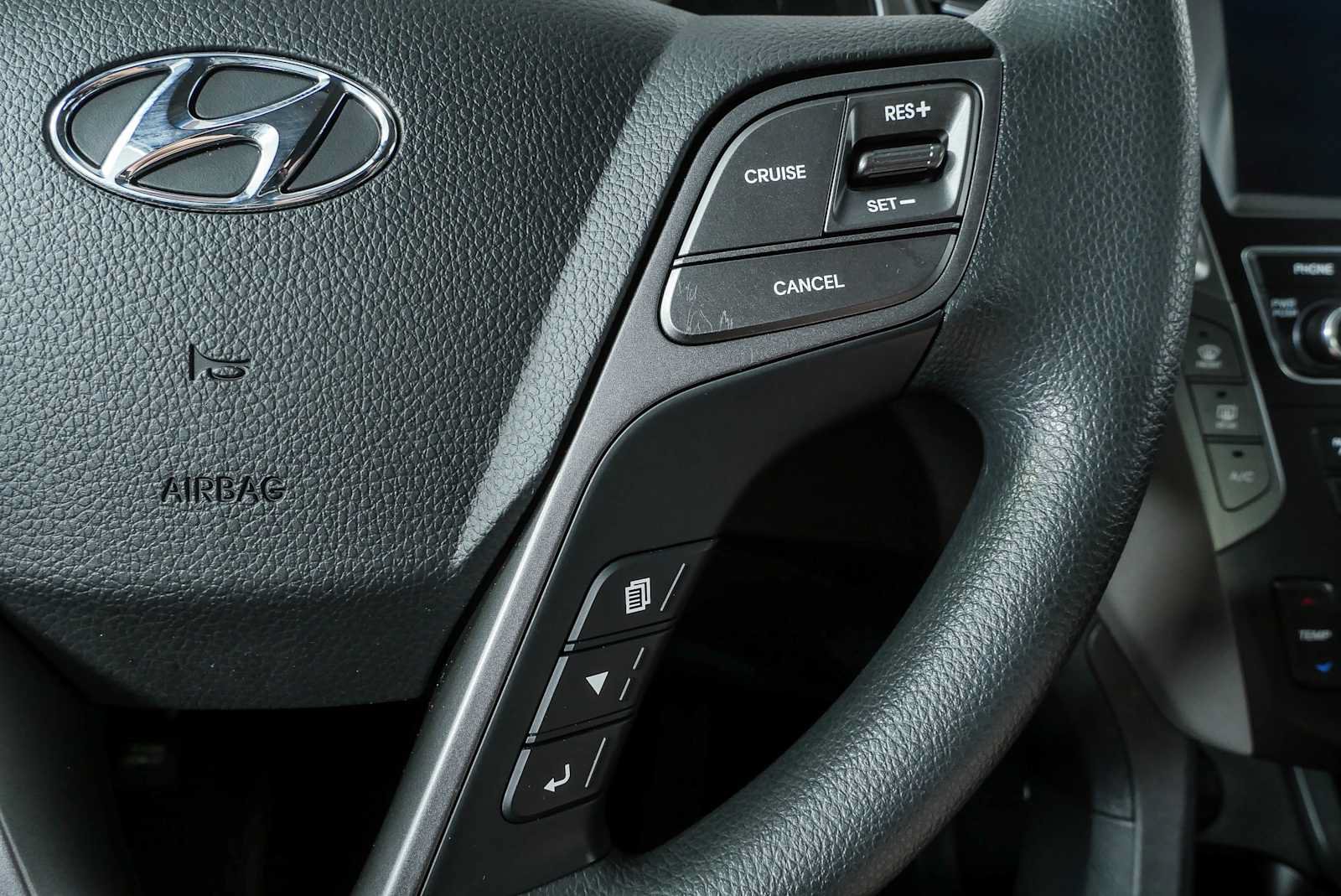 Used 2019 Hyundai Santa Fe XL SE FWD image 11