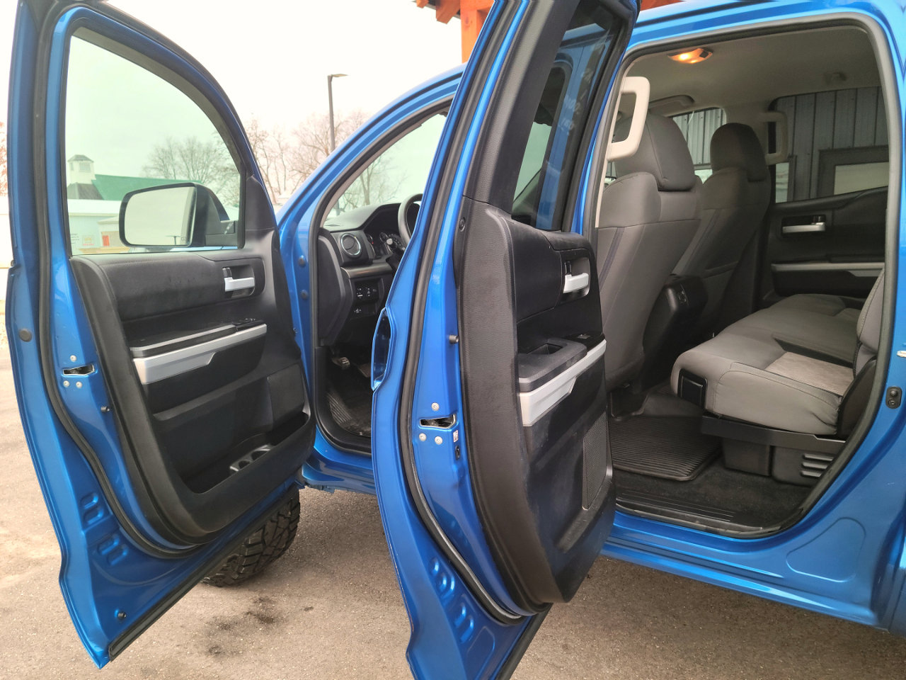 Used 2017 Toyota Tundra SR5 image 7