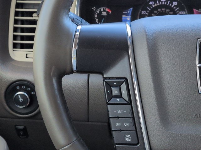 Used 2017 Lincoln Navigator Select RWD image 29