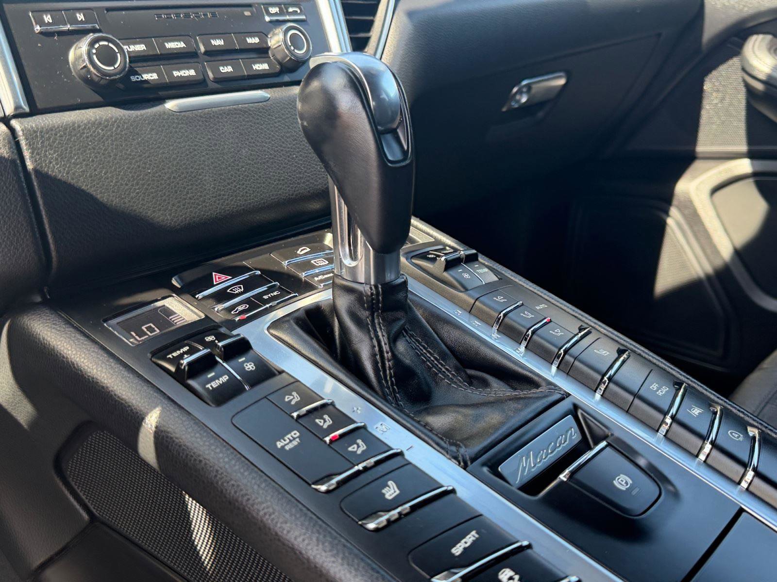 Used 2017 Porsche Macan AWD/4WD image 22
