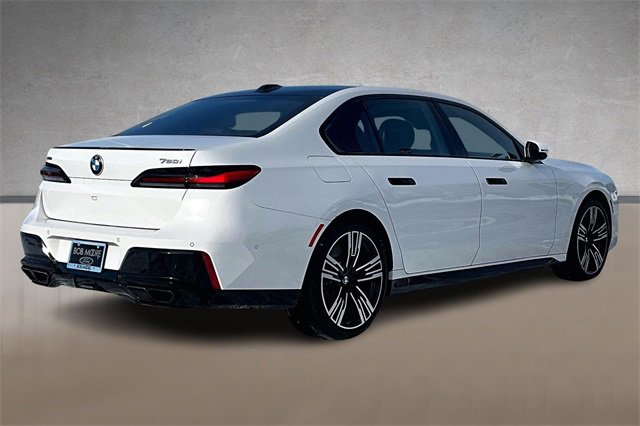 Used 2023 BMW 760i xDrive image 2