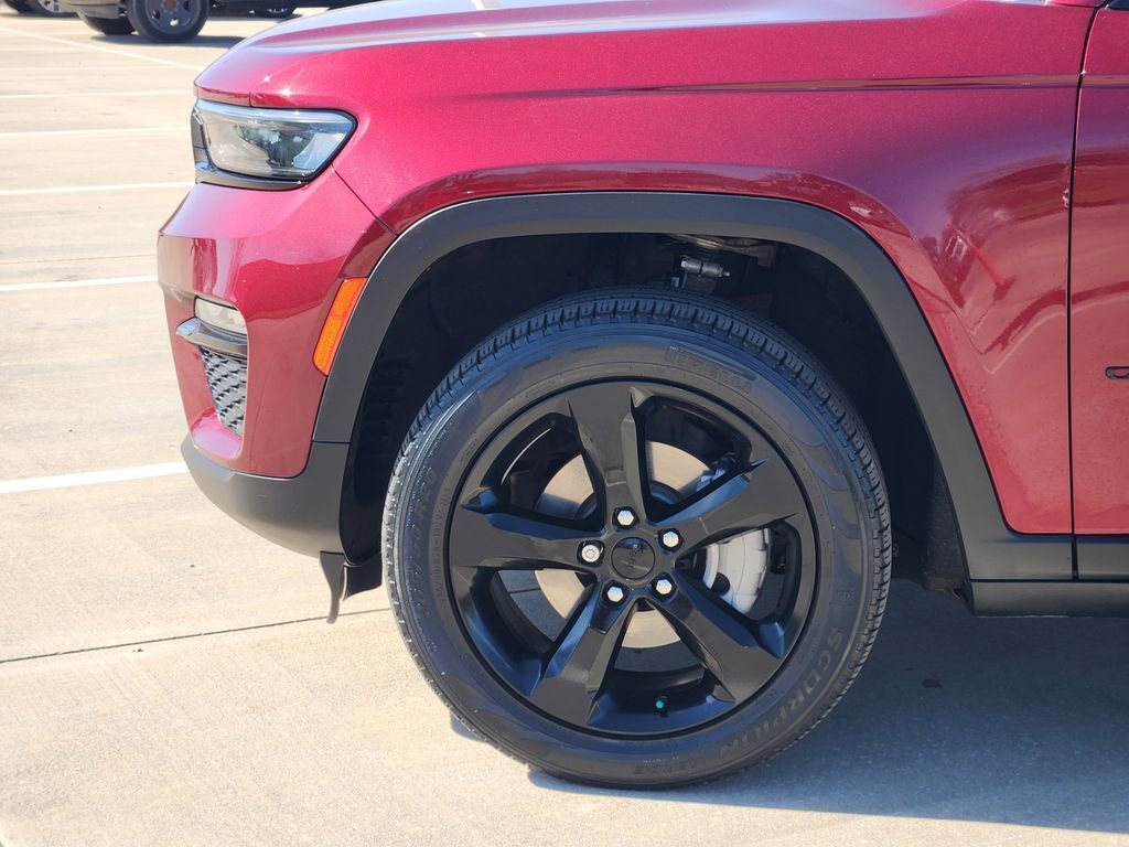 Used 2023 Jeep Grand Cherokee Limited w/ Black Appearance Package image 8