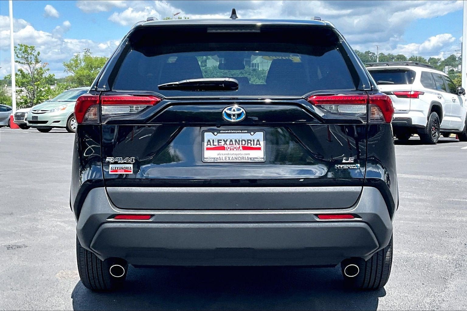 Used 2022 Toyota RAV4 LE AWD/4WD image 4