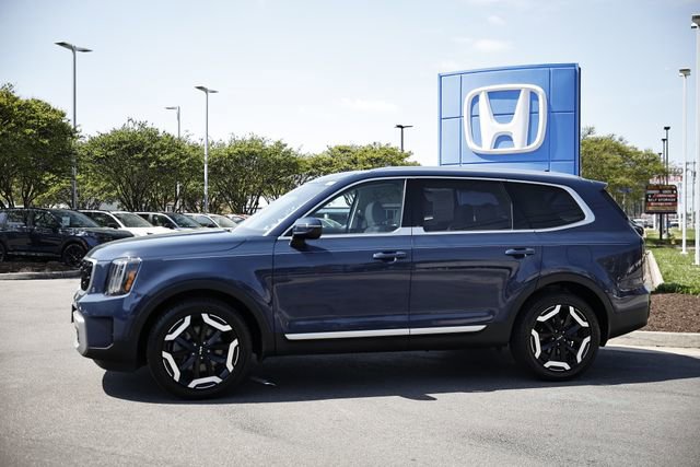 Used 2024 Kia Telluride EX w/ EX Captain's Chair Package AWD/4WD image 4