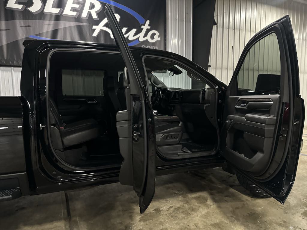 Used 2024 Chevrolet Silverado 2500 LTZ w/ LTZ Convenience Package image 18