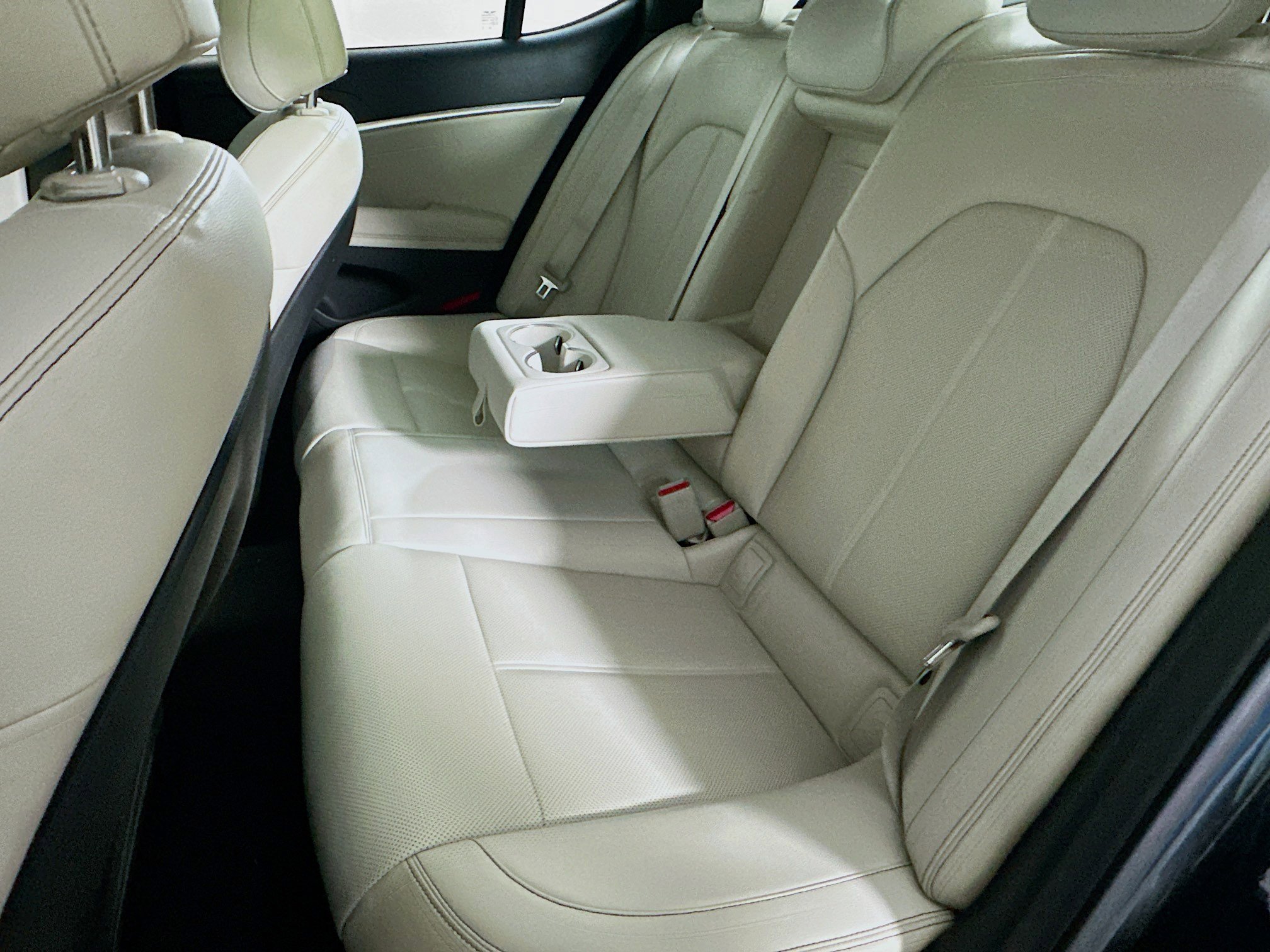 Used 2025 Genesis G70 2.5T image 28