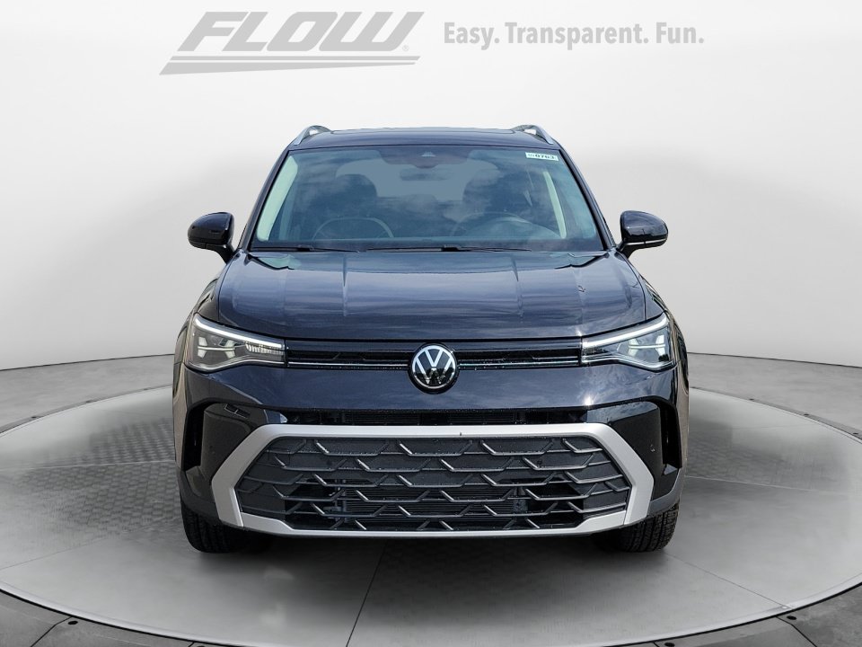 New 2026 Volkswagen Taos SE AWD/4WD image 2