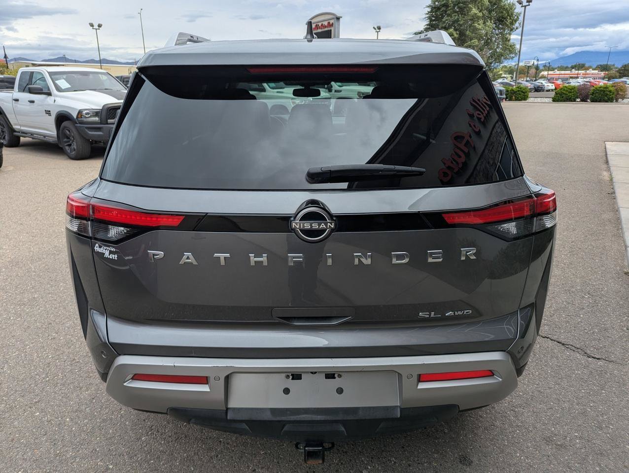 Used 2022 Nissan Pathfinder SL AWD/4WD image 4