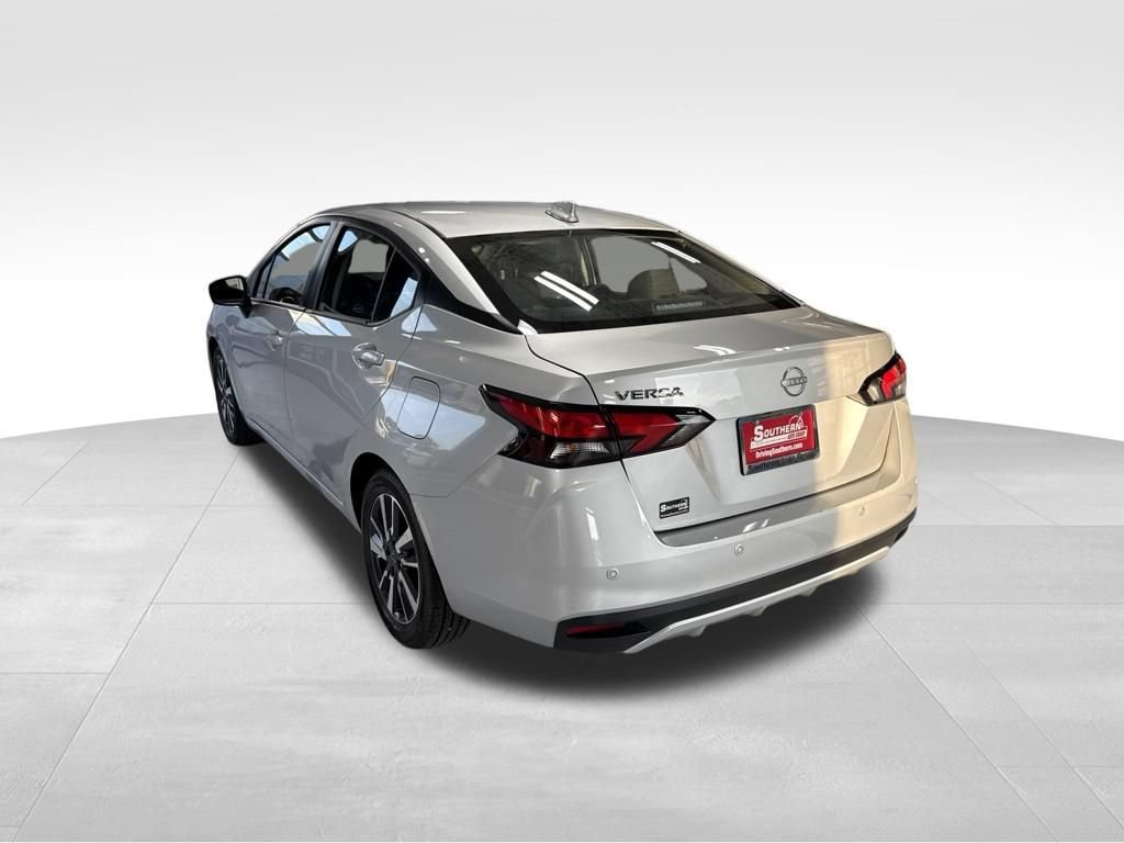 Used 2025 Nissan Versa SV FWD image 5