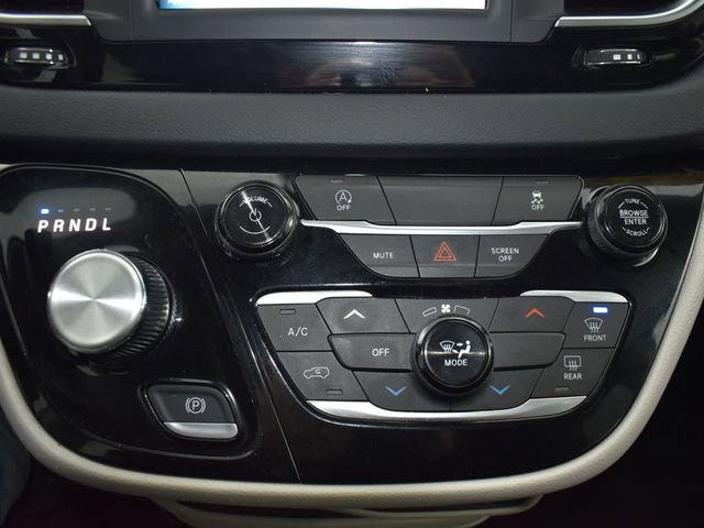 Used 2023 Chrysler Voyager LX image 32