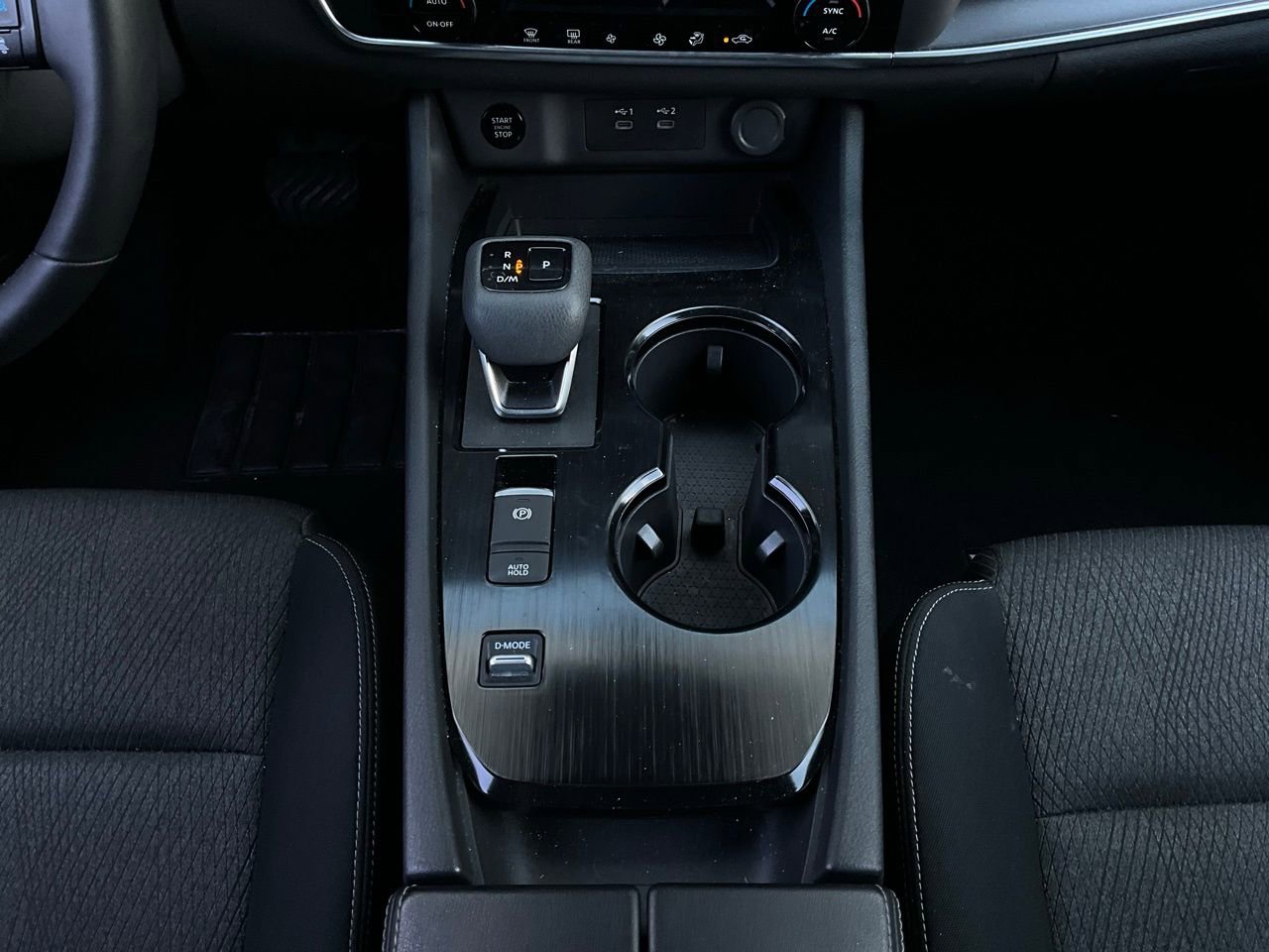 Used 2025 Nissan Rogue SV image 15