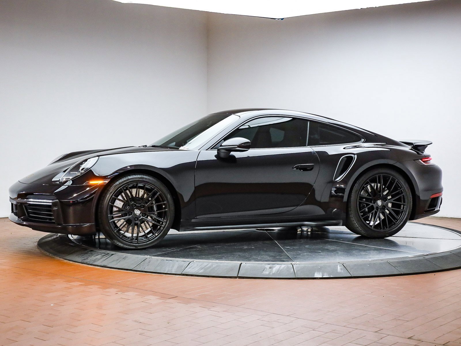 Used 2022 Porsche 911 Turbo image 2