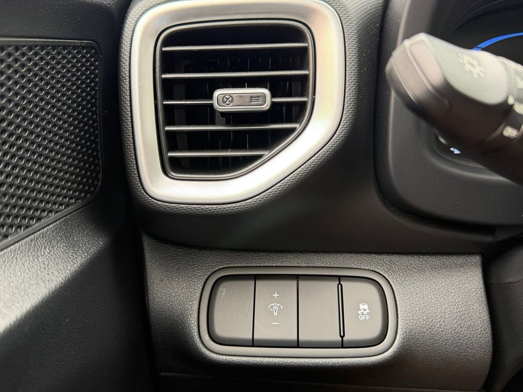 Used 2026 Hyundai Venue SE FWD image 19