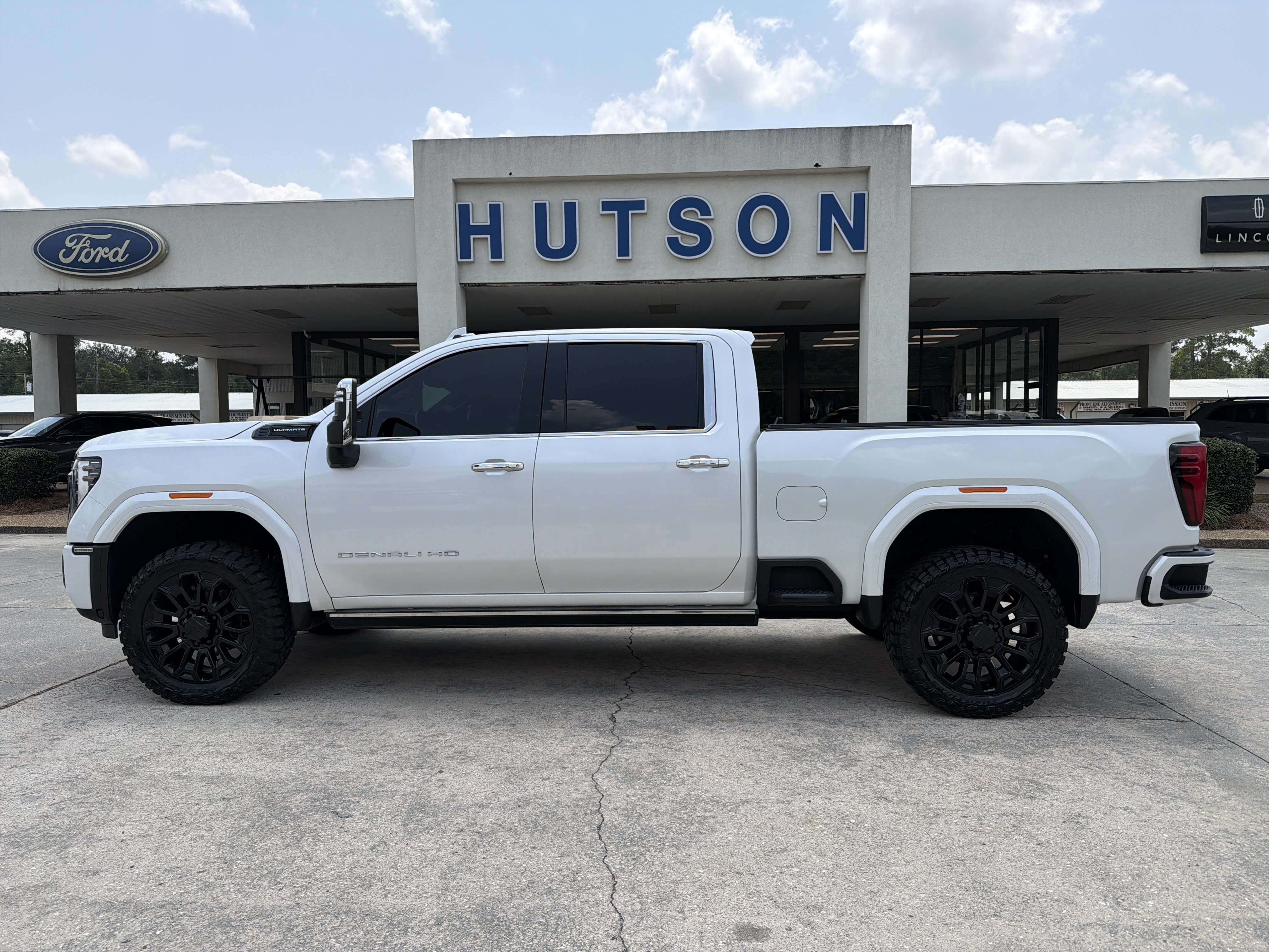 Used 2024 GMC Sierra 2500 Denali Ultimate w/ Max Trailering Package AWD/4WD image 1