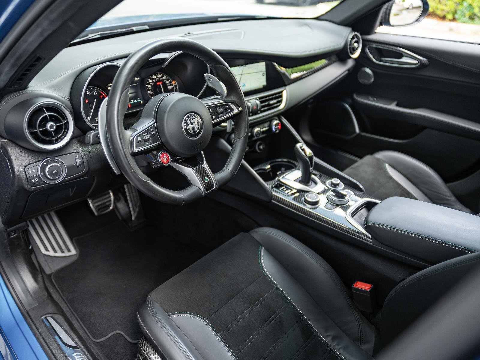 Used 2023 Alfa Romeo Giulia Quadrifoglio image 6