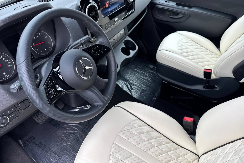 Used 2025 Mercedes-Benz Sprinter 2500 image 12