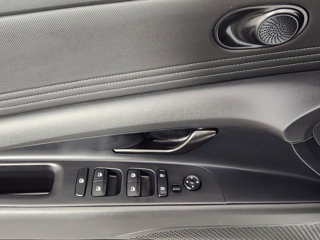 Certified 2025 Hyundai Elantra SEL image 9