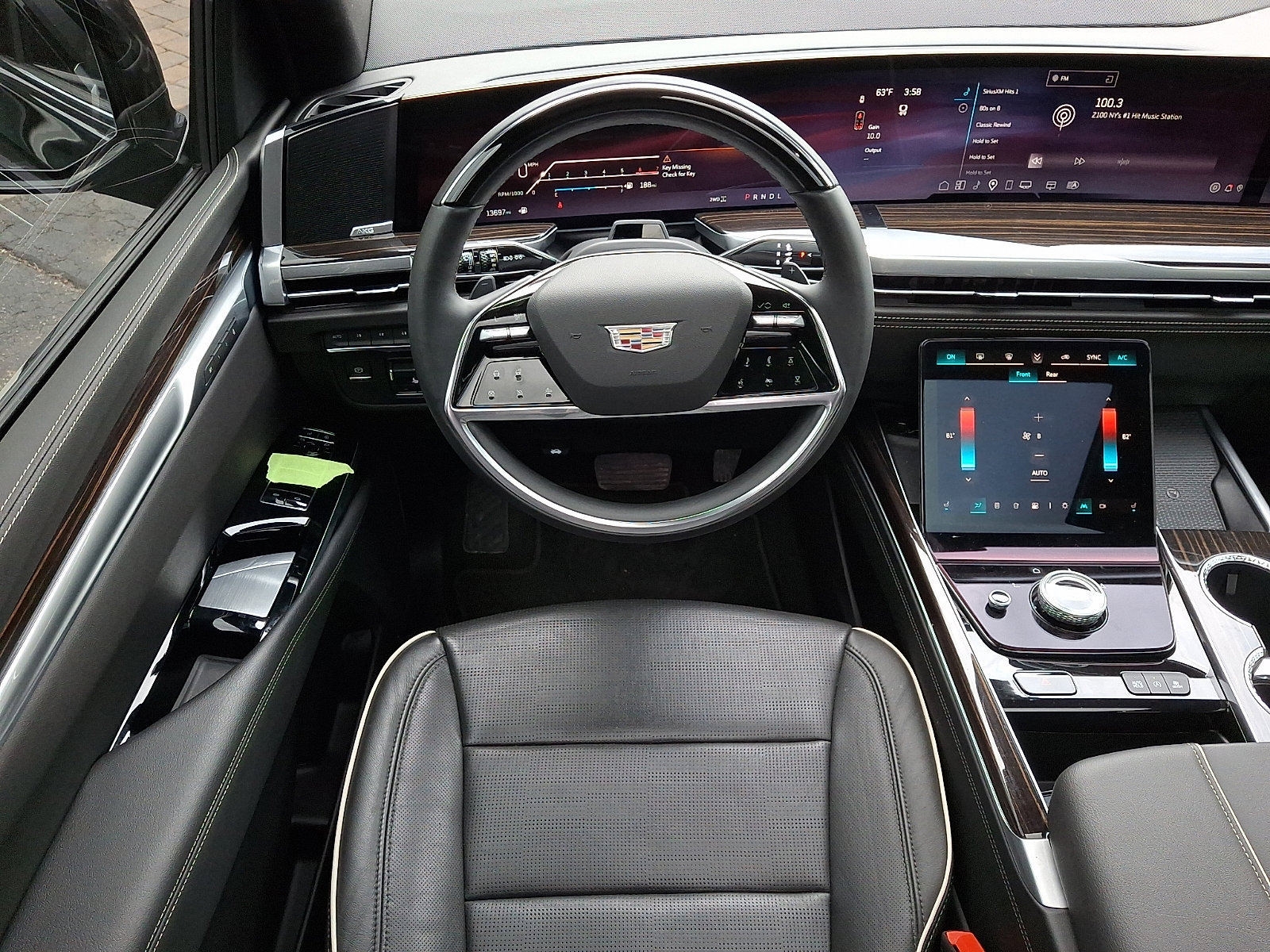 Used 2025 Cadillac Escalade Premium Luxury image 14
