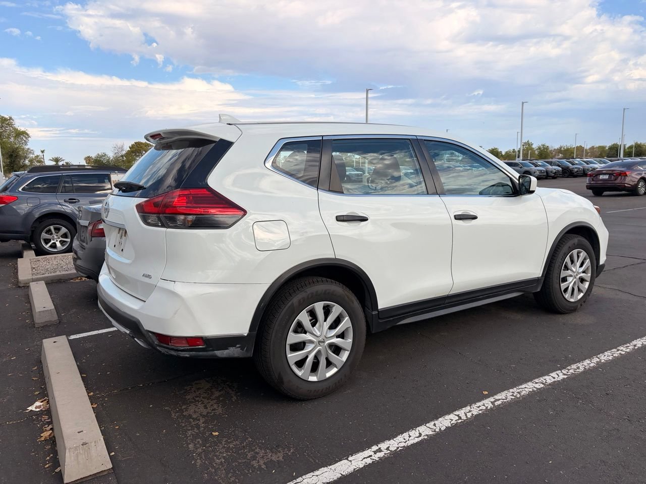 Used 2017 Nissan Rogue S AWD/4WD image 6