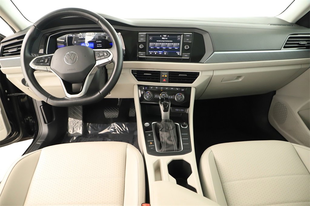 Used 2023 Volkswagen Jetta SE image 18