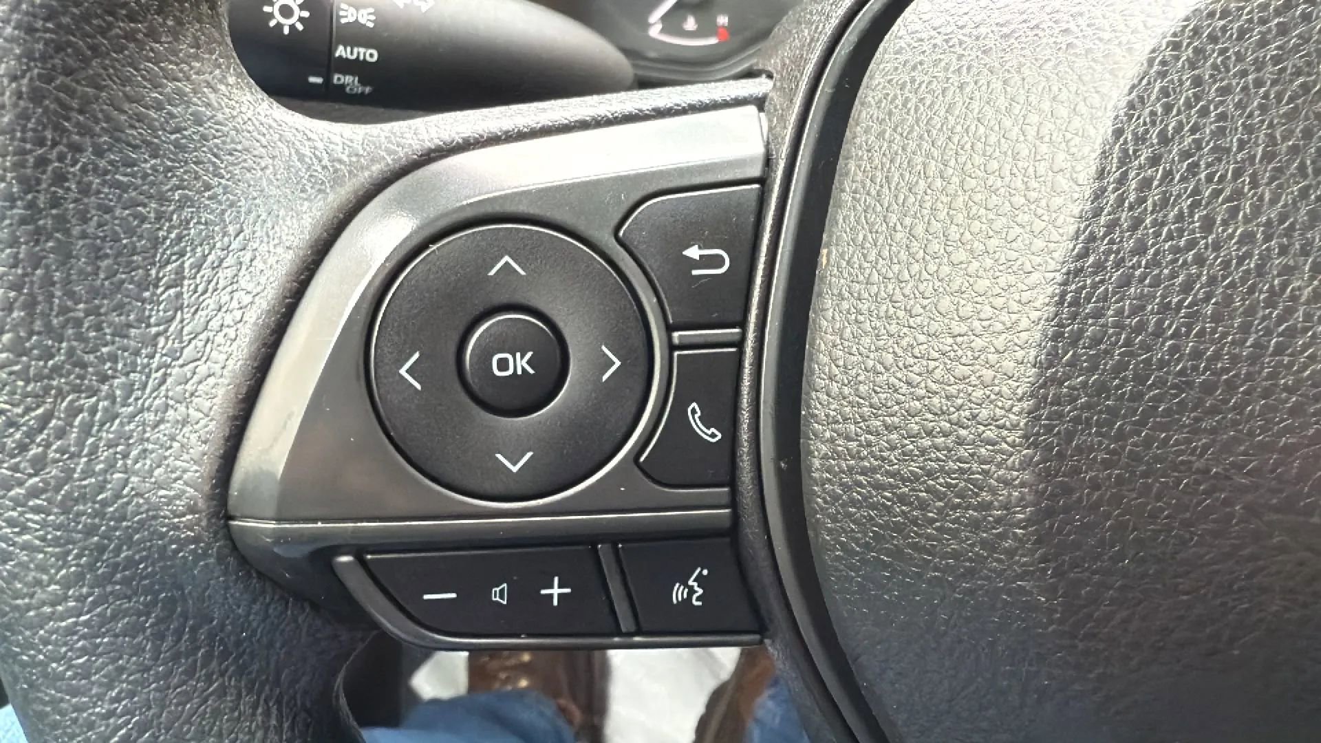 Used 2021 Toyota Corolla LE image 12