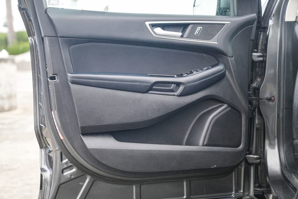 Used 2018 Ford Edge SEL image 22