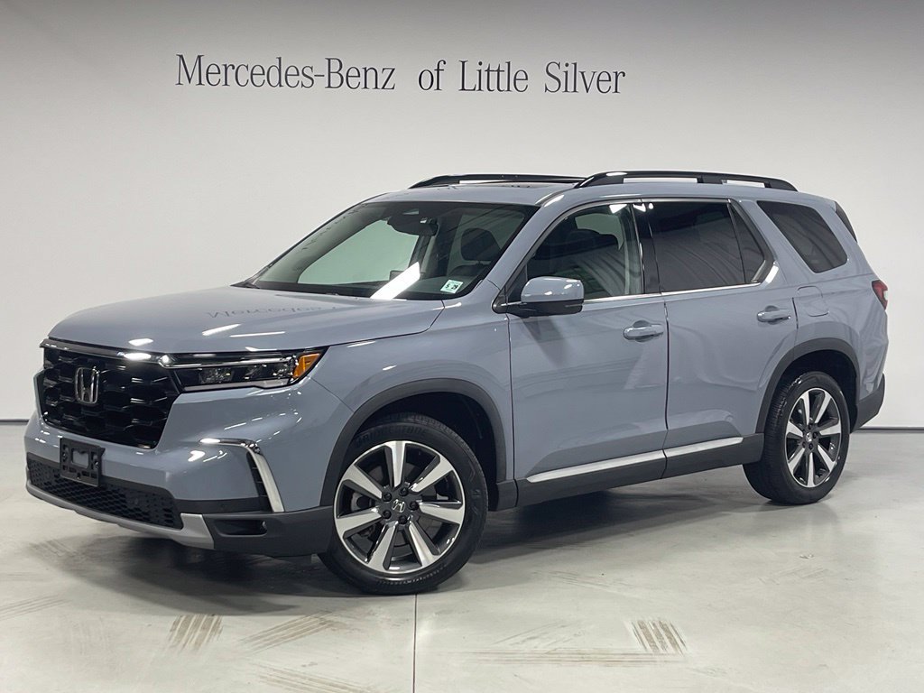 Used 2025 Honda Pilot Touring image 1