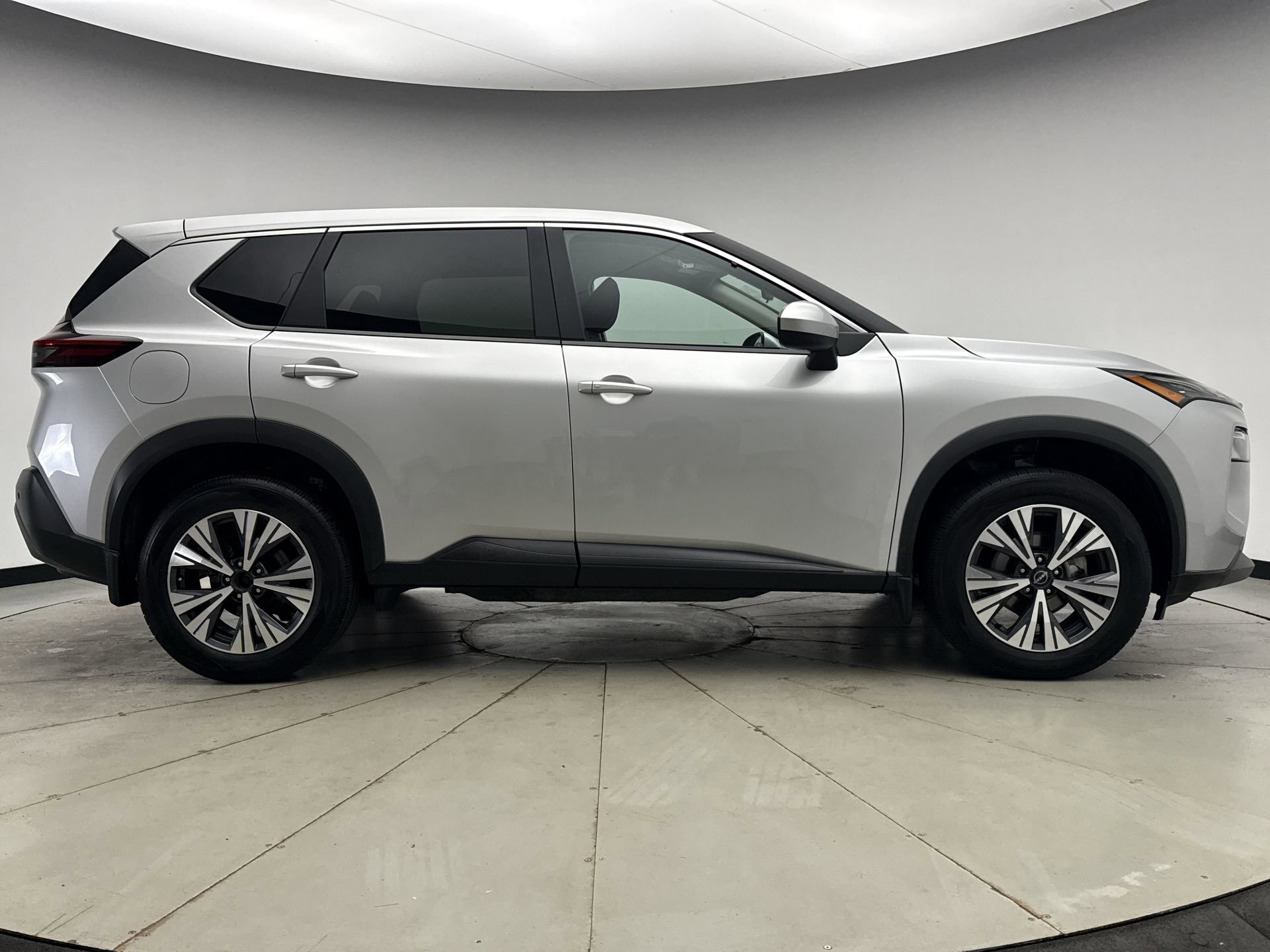 Used 2023 Nissan Rogue SV AWD/4WD image 6