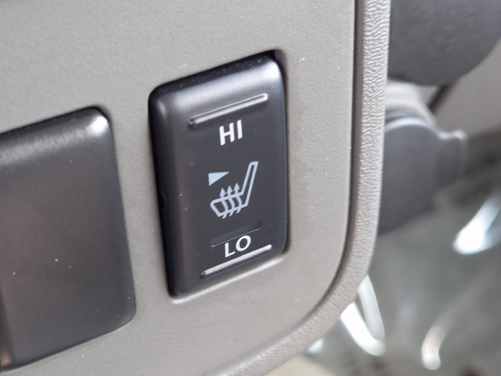Used 2016 Nissan Frontier SV w/ SV Value Truck Package AWD/4WD image 3