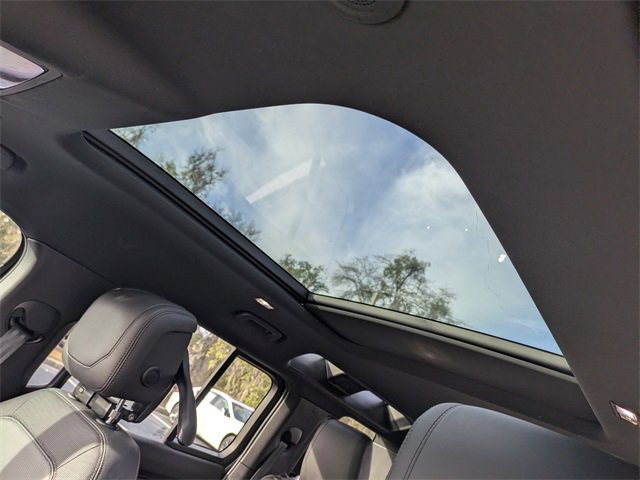 Used 2024 Land Rover Defender 110 X-Dynamic SE image 22