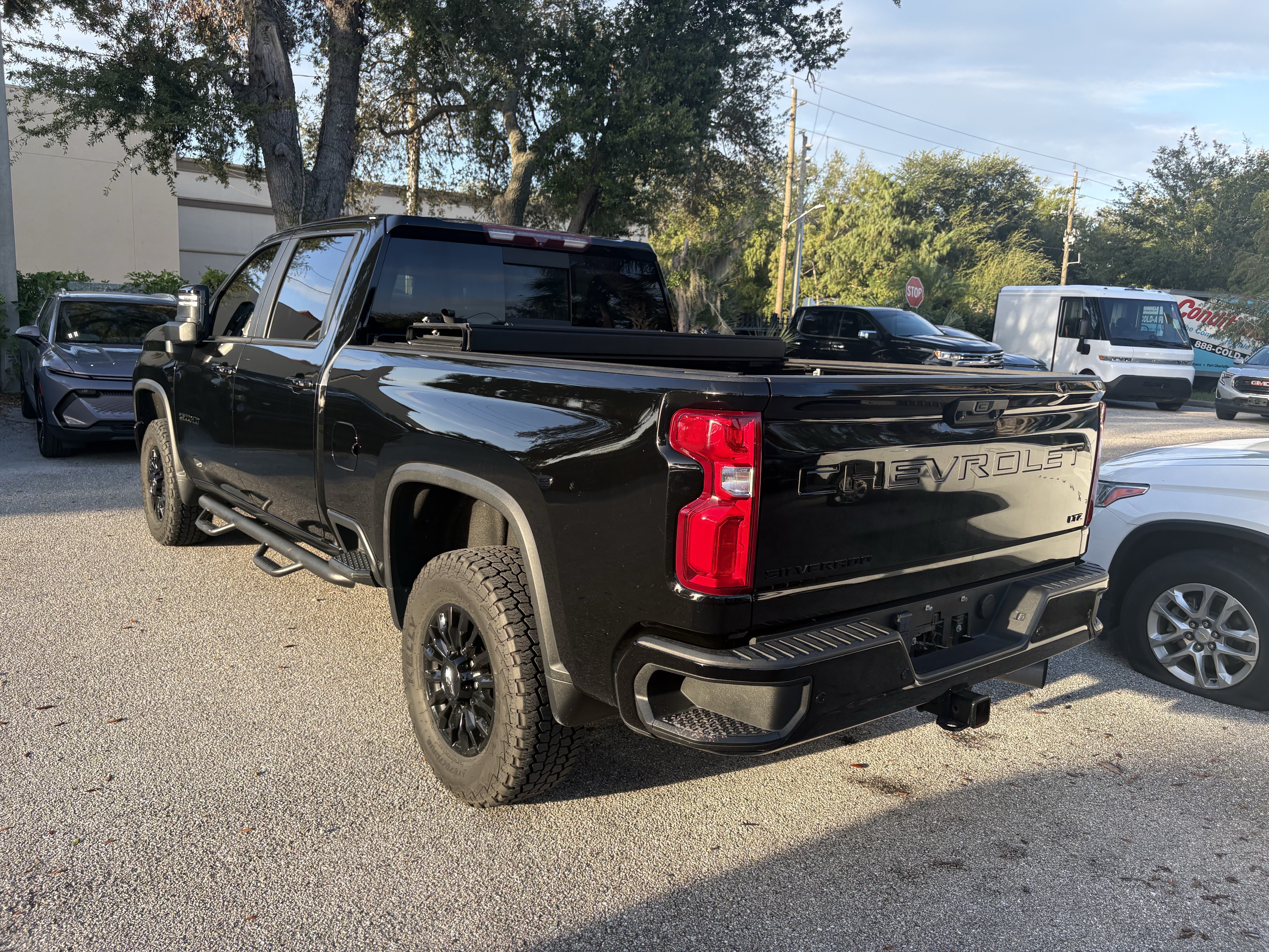 Used 2022 Chevrolet Silverado 2500 LTZ w/ LTZ Plus Package AWD/4WD image 4