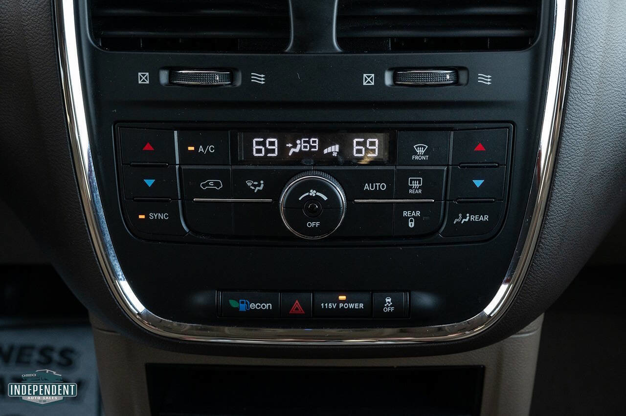 Used 2014 Chrysler Town & Country Touring image 13