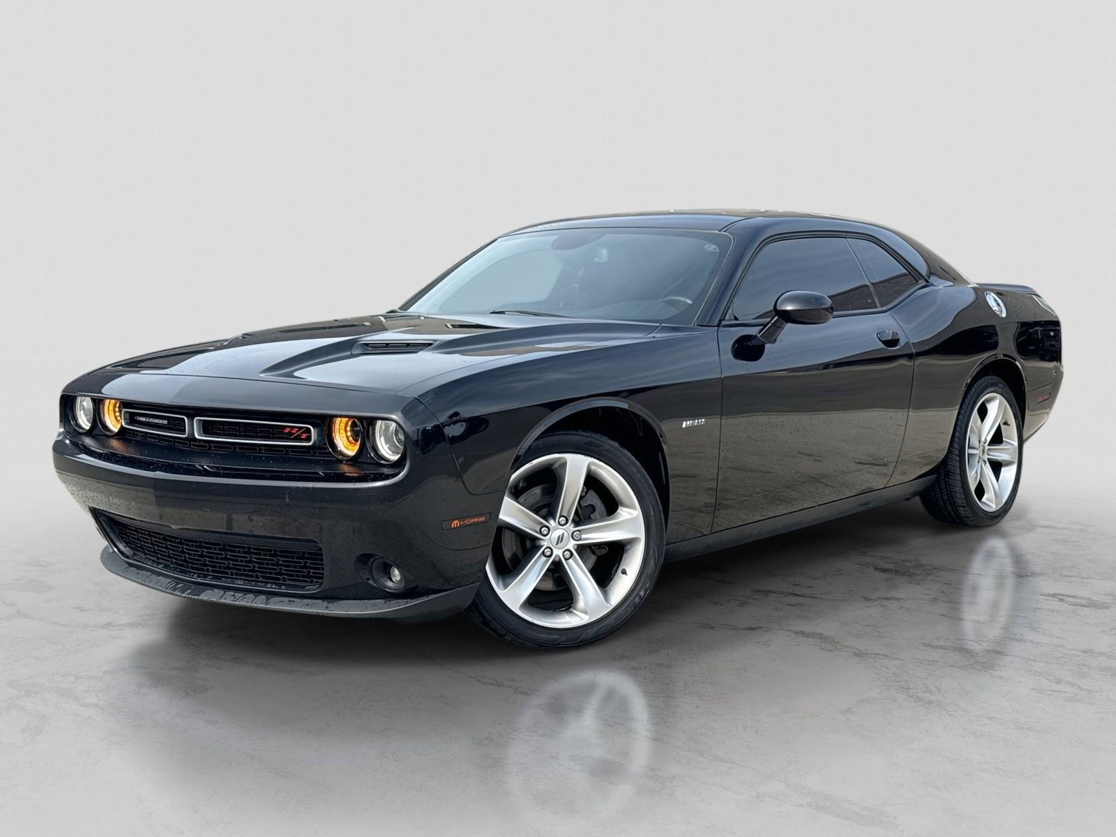 Used 2018 Dodge Challenger R/T w/ Driver Convenience Group RWD image 1