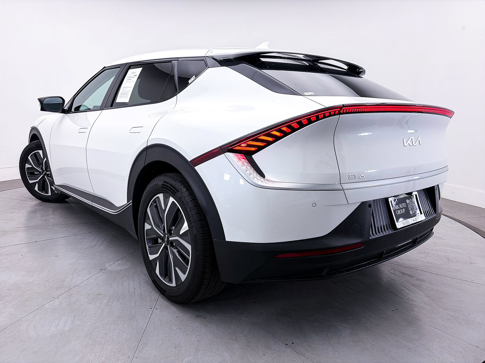 Certified 2022 Kia EV6 Light RWD image 2