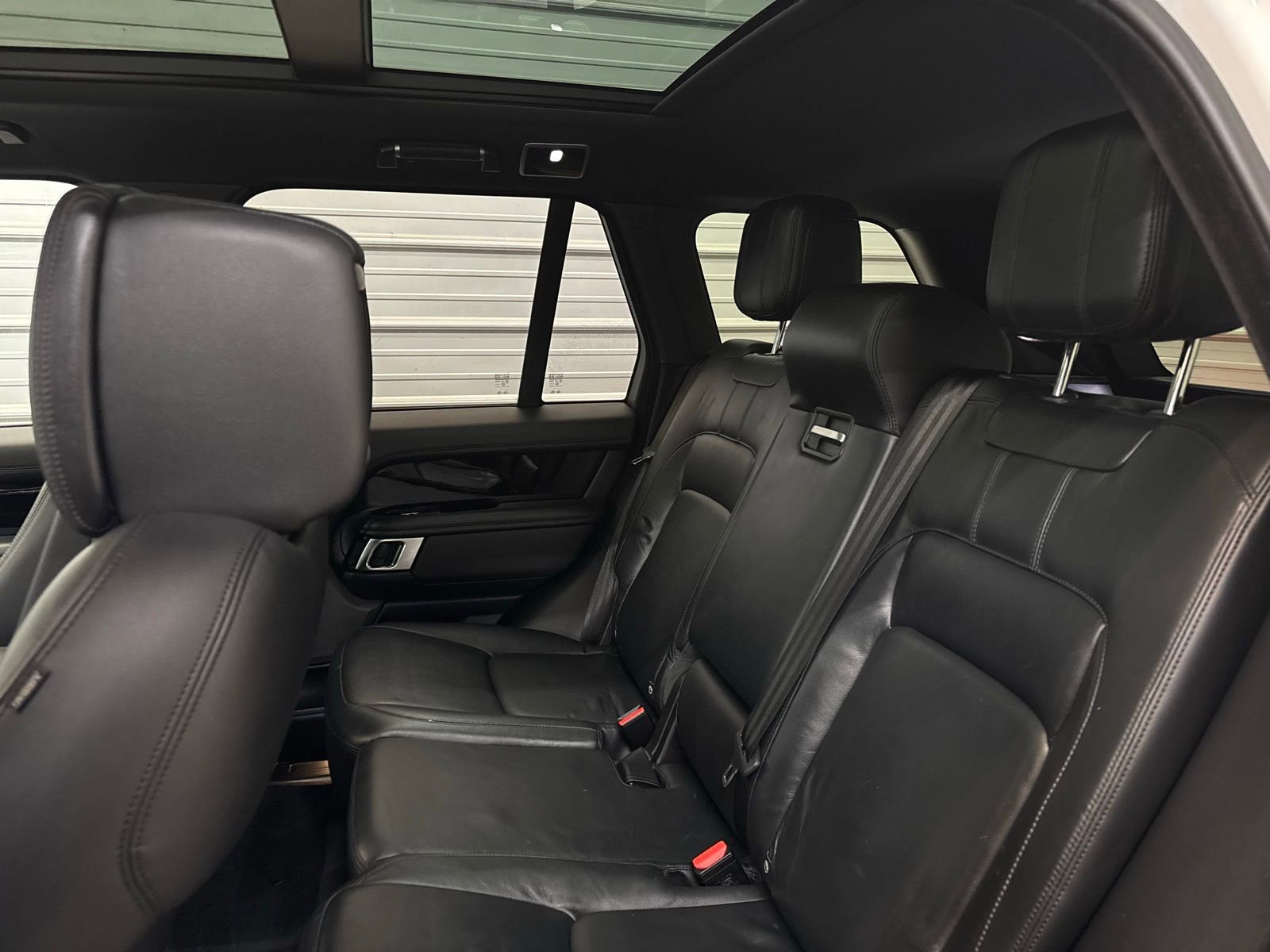 Used 2018 Land Rover Range Rover image 24