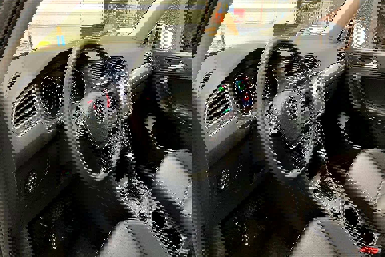 Used 2021 Volkswagen Tiguan SE image 17