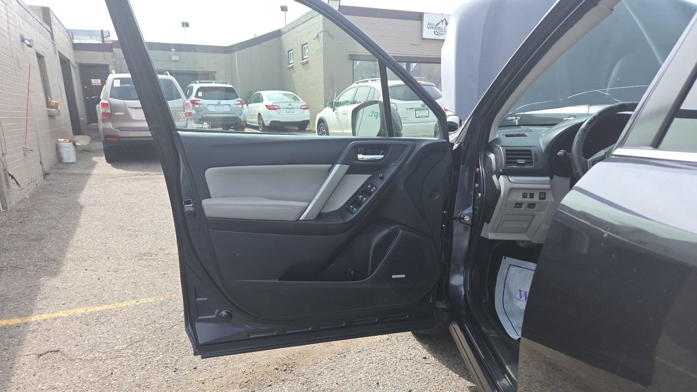 Used 2015 Subaru Forester 2.5i Touring w/ Eyesight & Navigation System AWD/4WD image 10