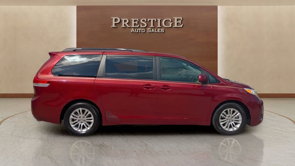 Used 2012 Toyota Sienna XLE FWD image 8