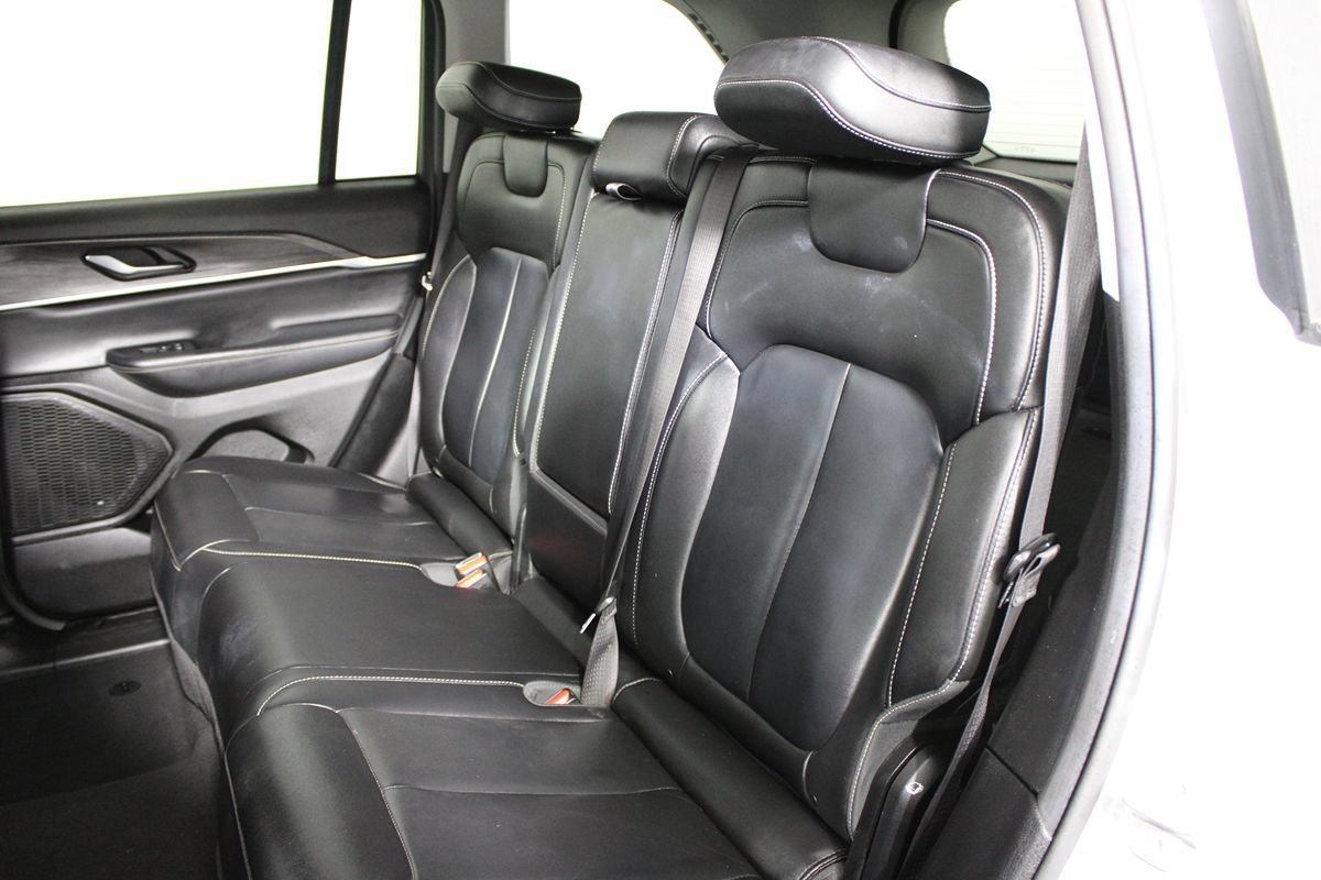 Used 2023 Jeep Grand Cherokee Limited AWD/4WD image 29