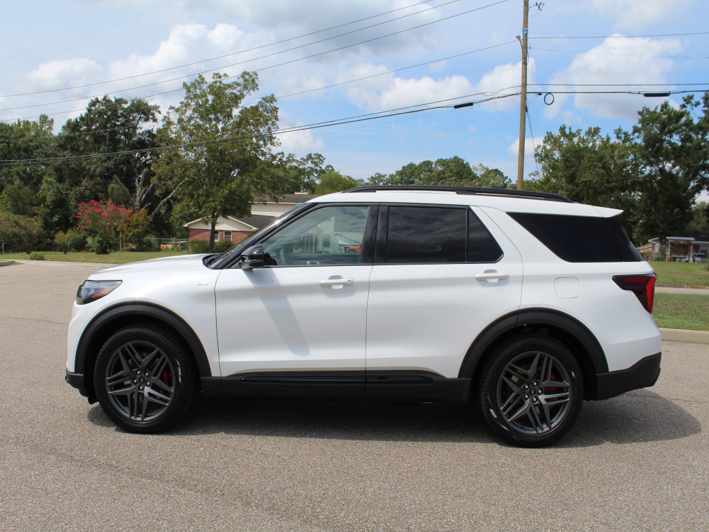 New 2026 Ford Explorer ST-Line w/ ST-Line Street Pack RWD image 10