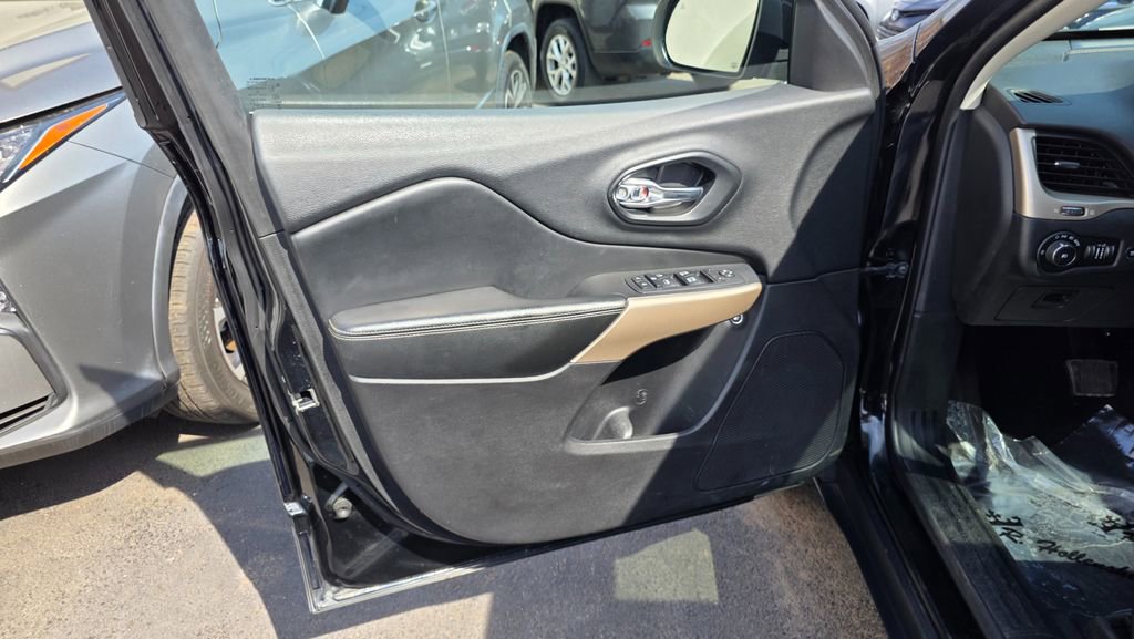 Used 2018 Jeep Cherokee Limited image 10