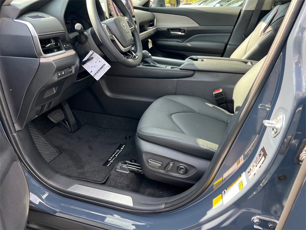 New 2026 Toyota Grand Highlander Limited image 9