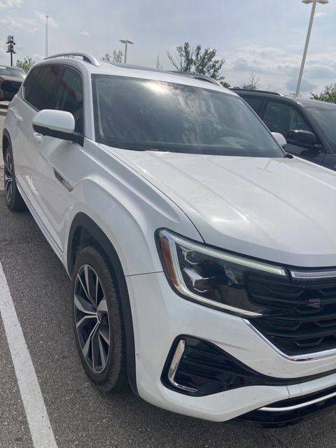 Used 2024 Volkswagen Atlas SEL Premium R-Line AWD/4WD image 2