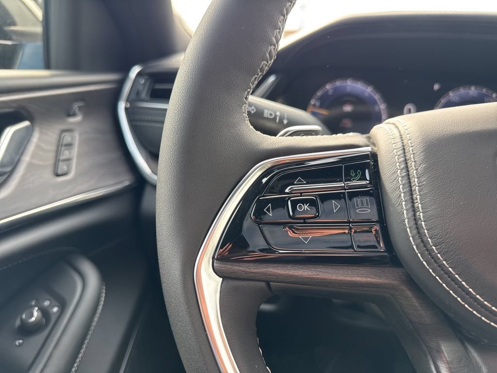 New 2025 Jeep Grand Cherokee L Overland w/ Luxury Tech Group IV AWD/4WD image 19