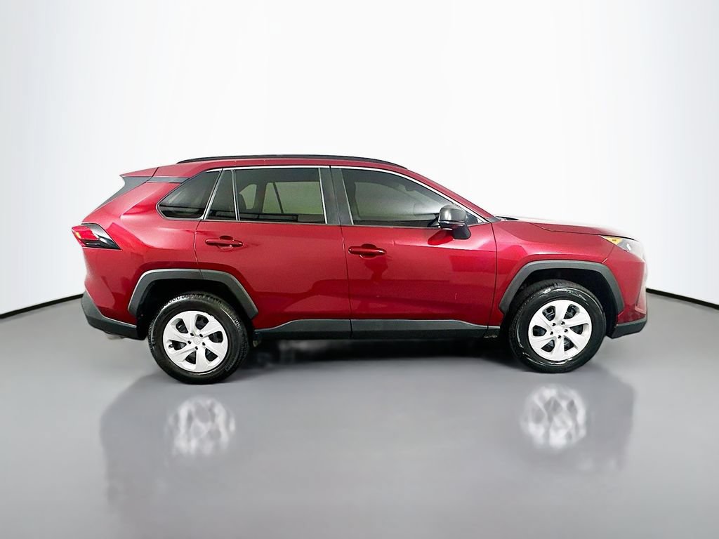 Used 2019 Toyota RAV4 LE FWD image 4