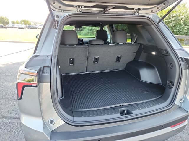 New 2027 Chevrolet Equinox LT w/ LPO, Floor Liner Package FWD image 18