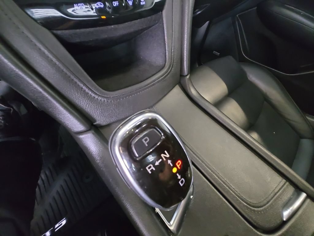 Used 2018 Cadillac XT5 Luxury w/ Driver Awareness Package AWD/4WD image 18